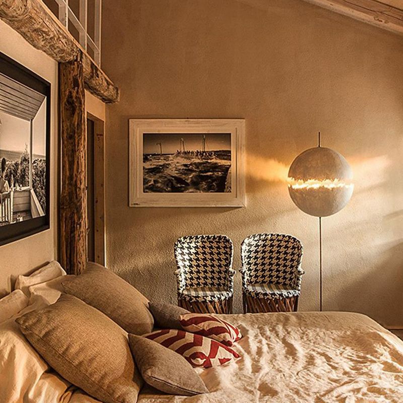 Moderne gulvlampe | Unikt design | Valerina | Sfærisk skærm | Slank base | Stue | Soveværelse | Kontor | Stilfuld accent | Minimalistisk stil