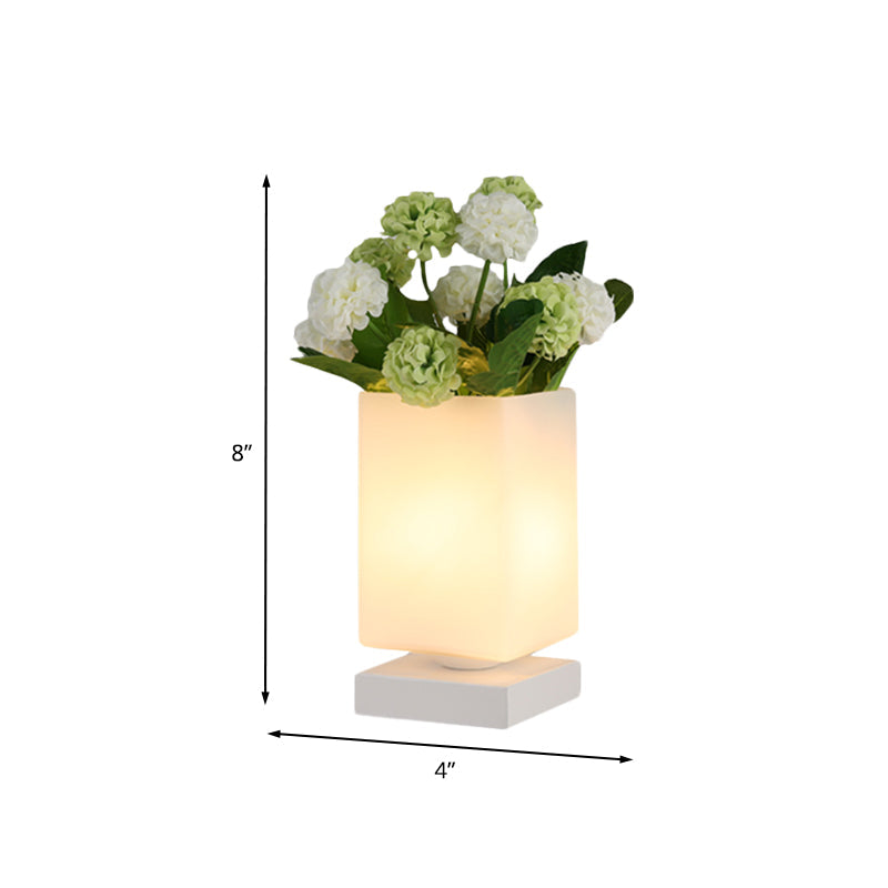 Luna | Glaslampe | Art Deco | Blomsterdesign | Natlys | Hvid | 220V | Soveværelse | E26/E27 | LED/Glødepære | Romantisk
