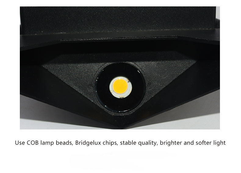 Origami LED væglampe | Moderne design | Sort-hvid | Aluminium | 1 lys | 6W | 600 lm | Indbygget LED | Let installation | Velegnet til stue,