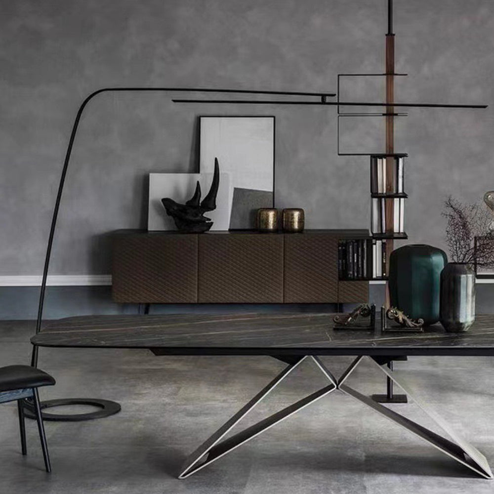 Shiena | Buelampe i moderne design | Justerbar belysning til stue | Minimalistisk indretning | Slank og elegant form | Holdbar konstruktion | Perfekt