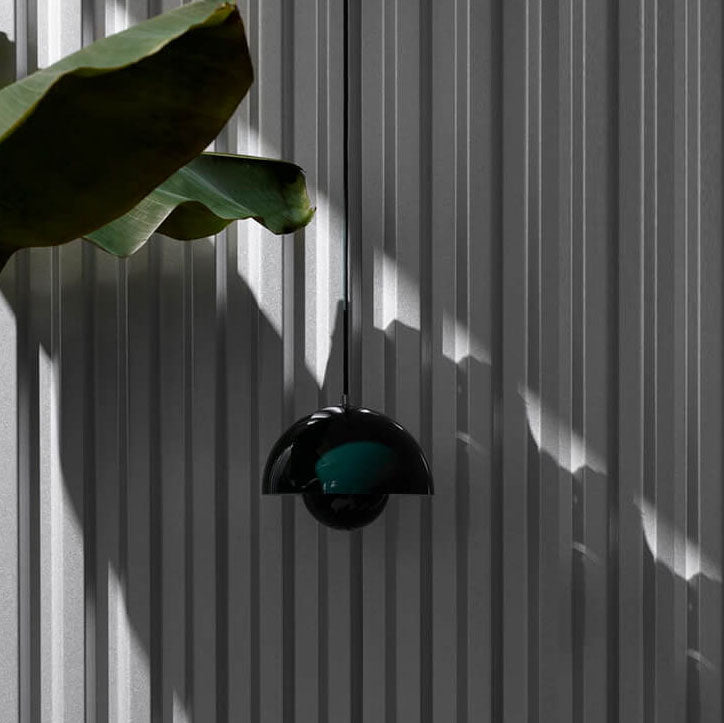 Luminoir Macaron Pendel | Moderne Belysning | Halvcirkelformet Design | E27 | Flerfarvet Metal | Justerbar Længde 150 cm | Højde 16 cm | Bredde 23 cm