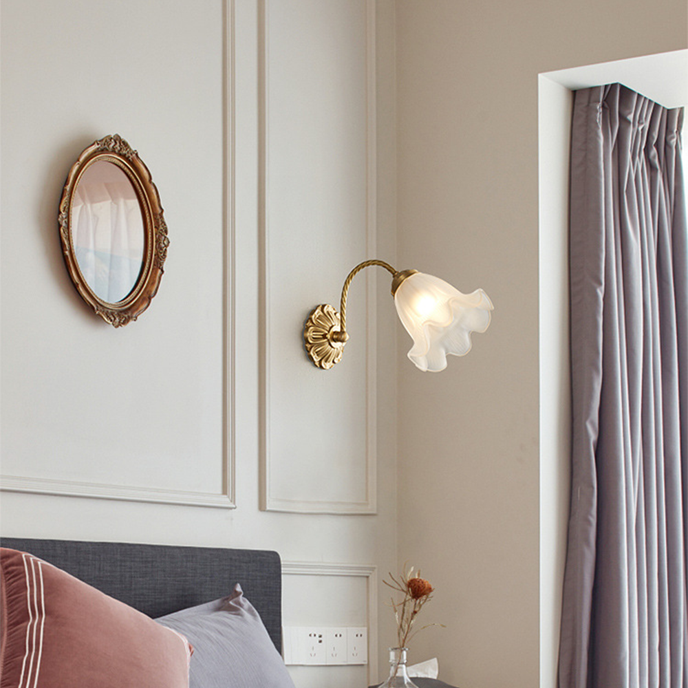 Retro Glamour Vægbelysning | Fransk Inspireret | Glasdetaljer | H29cm x Ø20cm | E27 Fatning | CE & UL Certificeret | Stilfuld Elegance til