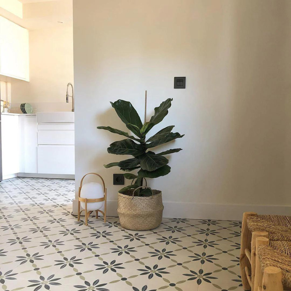 Lanterne-inspireret gulvlampe | Justerbar lysstyrke | Højkvalitets glas | Elegant ramme | Bærbar design | Ideel til stue og soveværelse | Holdbar