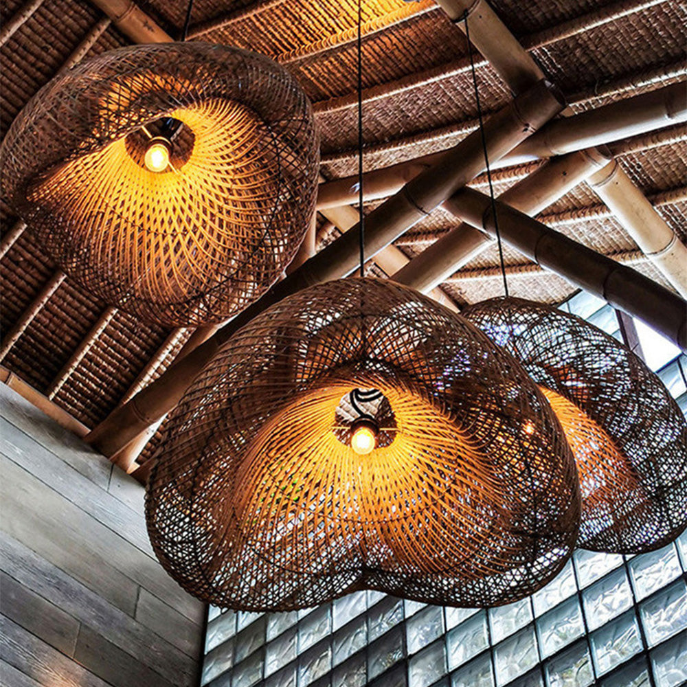 Bauhaus-inspireret loftlampe | Håndlavet skyformet design | Rattan & Jern | Elegant belysning til moderne hjem | E27 fatning | Høj kvalitet detaljer