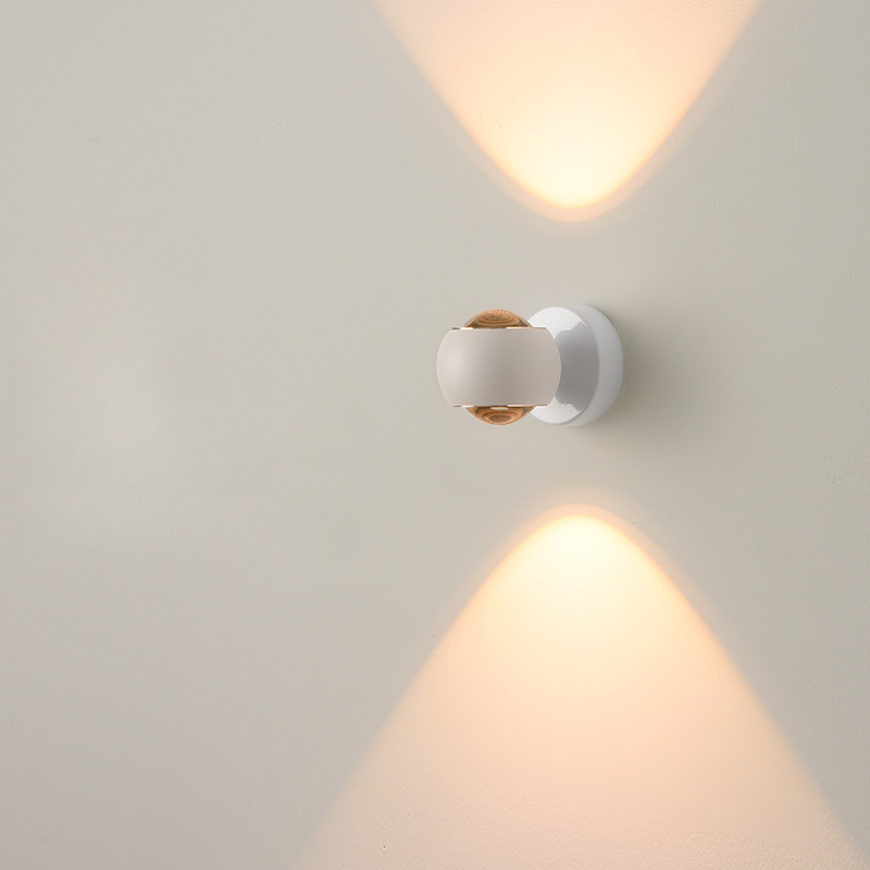 LumiWave LED væglampe | Mat sort aluminium | 18x10 cm | Lavt energiforbrug | IP54 vandtæt | Elegant og alsidigt design | Til indendørs