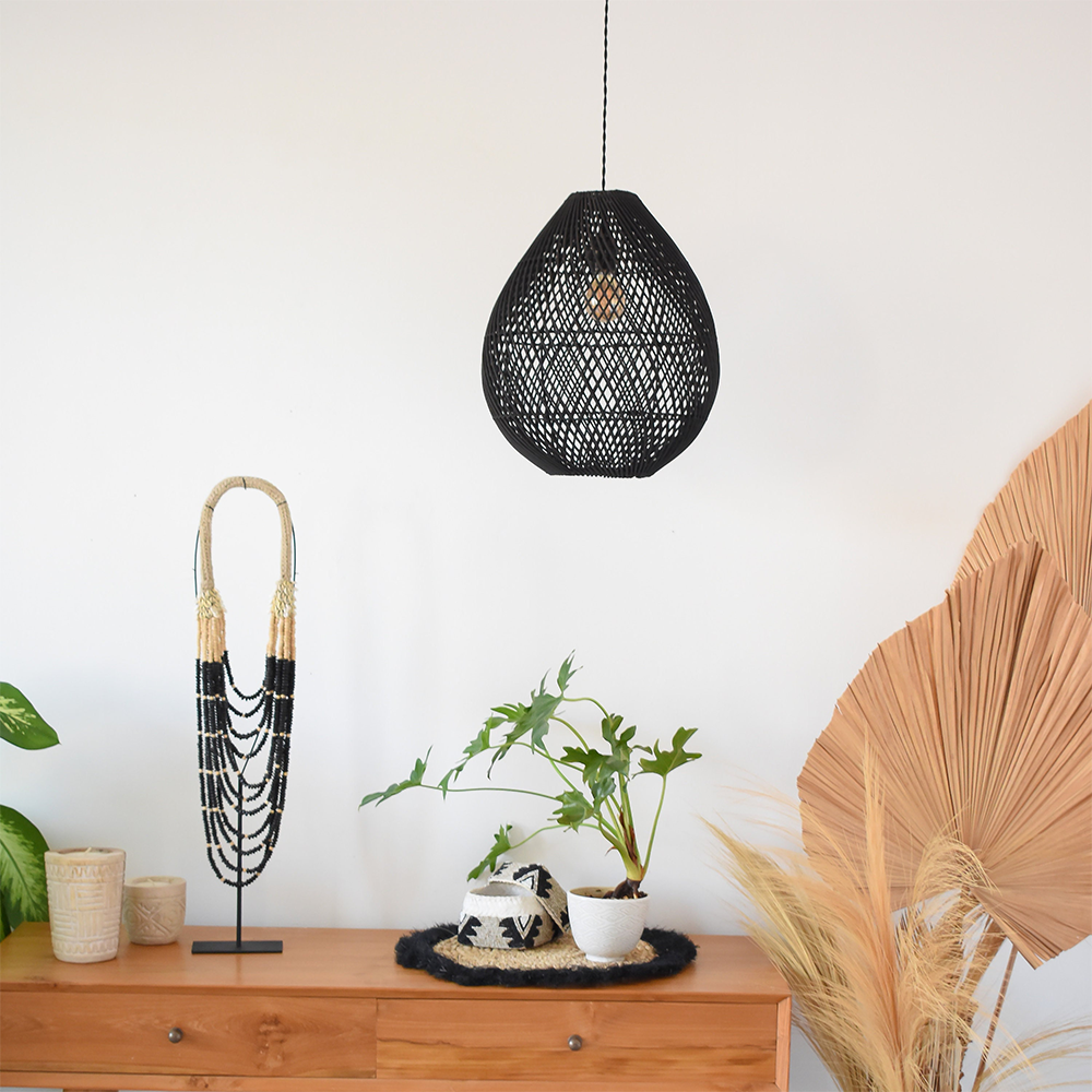 Håndlavet Loftlampe | Sort Rattan Pendel | Naturligt Materiale | E27 | Klassisk Design | 150 cm Tråd | 40W Maksimal Effekt | Ikke Dæmpbar | Samling