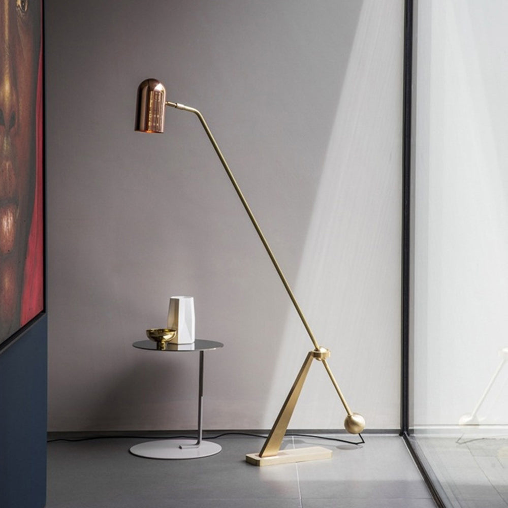 Sorvento | Gulvlampe | Elegant Design | Kontravægt Mekanisme | Moderne Håndværk | Minimalistisk Silhuet | Holdbarhed | Effektiv Lys | Højdejusterbar