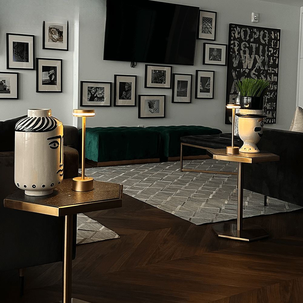 LuxeLight af Luminoir | Trådløs bordlampe i aluminium | Justerbar lysstyrke | Genopladeligt batteri | Elegant og funktionelt design | CE, CSA, FCC