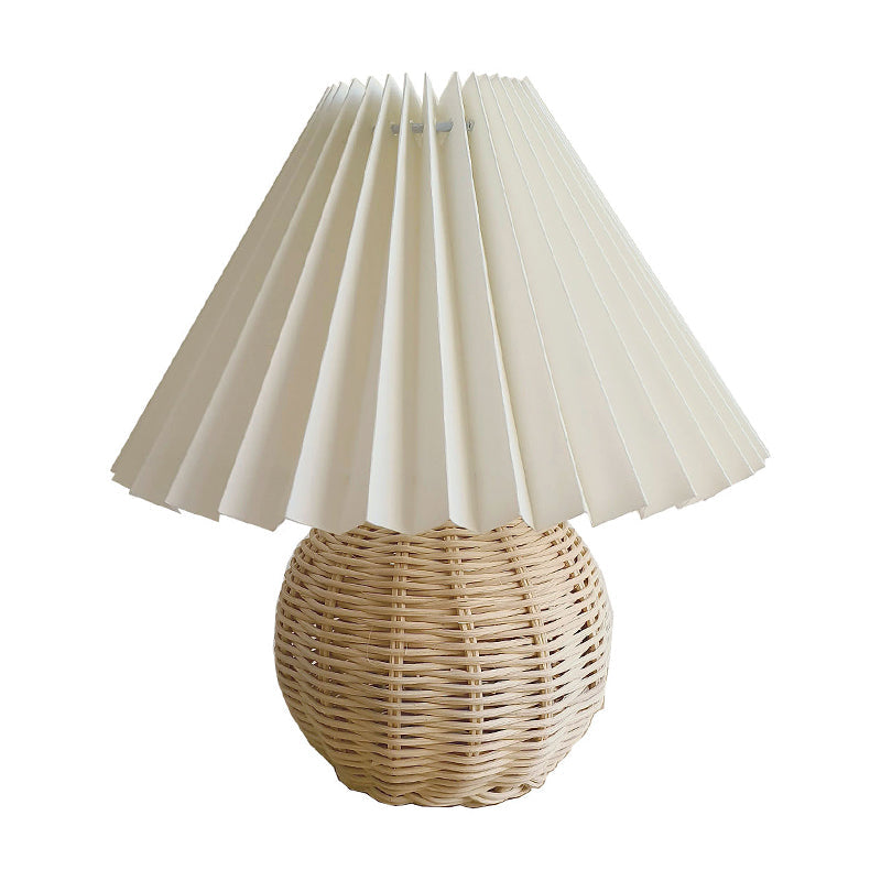 Naturlig bambusrattan lampe | Moderne pagodeformet skærm | Perfekt til soveværelse eller stue | Blød belysning | Hvid tekstilskærm | 27 cm x 24 cm x
