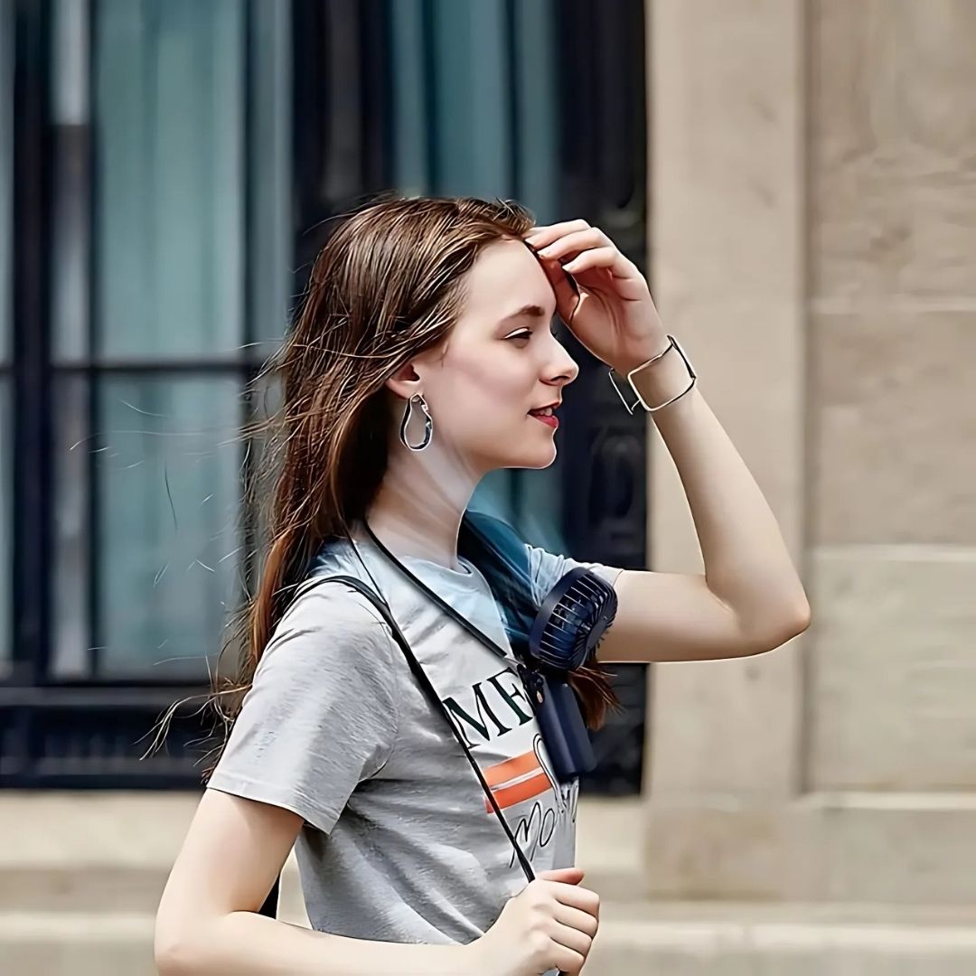 Mini bærbar ventilator | Genopladelig med Type-C | 5 hastigheder | 5000mAh batteri | Tyst og justerbar | LED-skærm | Perfekt til hjem, kontor og