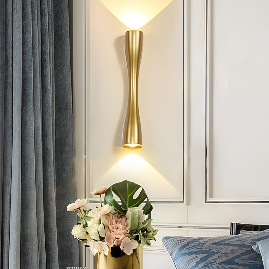 LumiBriljant LED-væglampe | Moderne metalfinish | Dobbelt lysretning | Elegant design | Energieffektiv | Mål 15x10x5 cm | Elektrolytisk metal