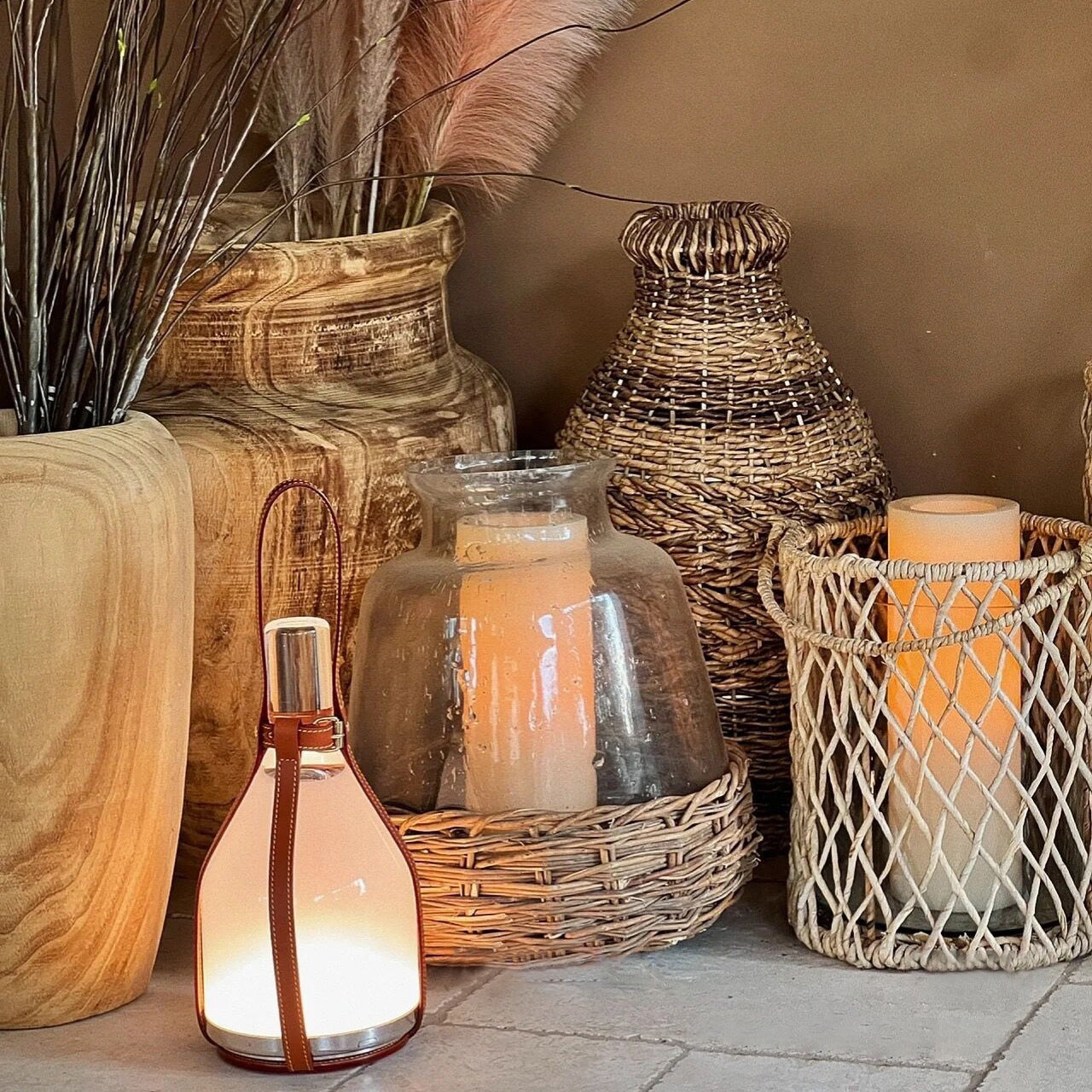 Bell Læder Glaslampe | Bærbar LED | Solar & USB Opladning | Luksus Design | Berøringskontrol | Til Køkken & Stue | Ø30