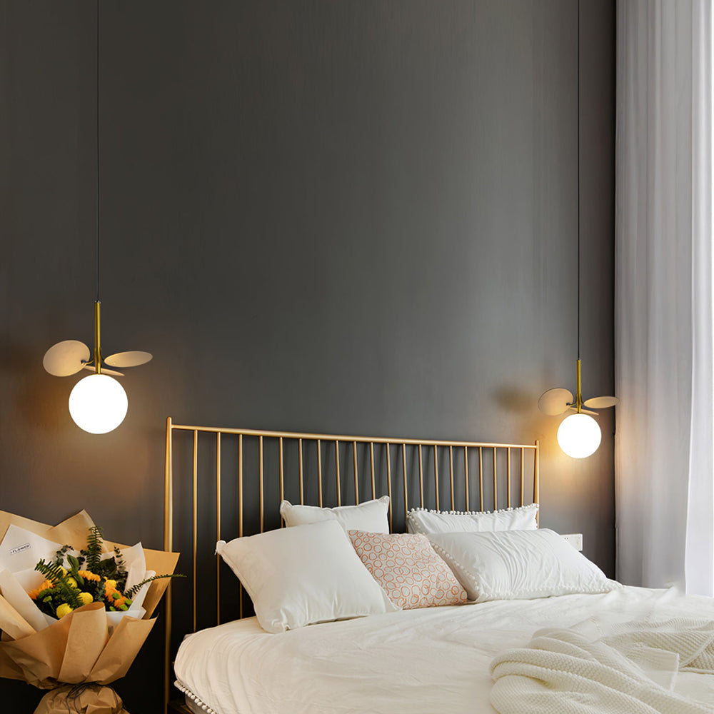 Glas Lysekrone | Kunstnerisk Design | PVC Elementer | Tilpasset Belysning | E27 Sokkel | Perfekt til Soveværelse & Stue | Moderne Udtryk | Ikke Inkl.