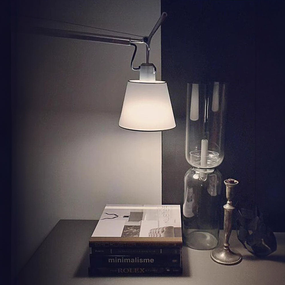 Moderne Sølvfarvet Drejelig Væglampe | Elegant Design | Tilpasselig Belysning | H43 x Ø43 cm | Stof & Jern Materiale | CE & UL Certificering | Ideel