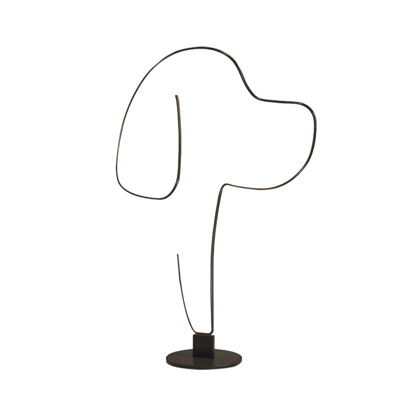 Linthore | Moderne gulvlampe i metal | Effektiv belysning | Skulpturelt design | Holdbar konstruktion | Sølv finish | Perfekt til stue, kontor eller