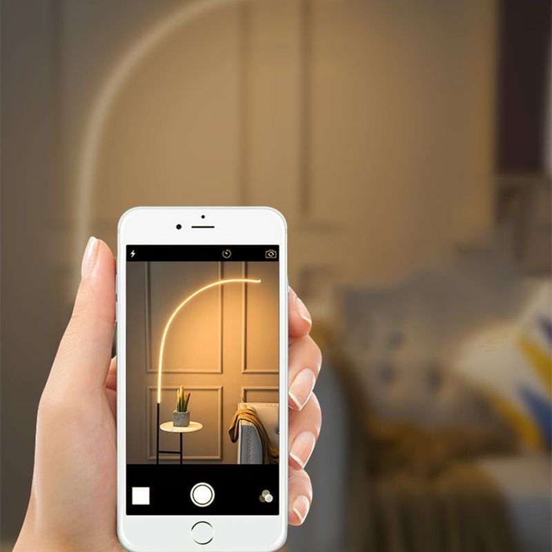 Raventina | Moderne gulvlampe med integreret bordplade | Stilfuldt design | Effektiv belysning | Holdbar konstruktion | Ideel til opholdsrum &