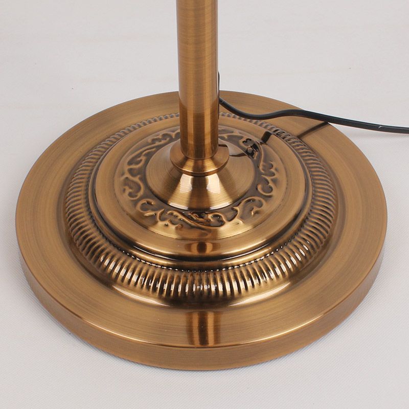 Ziventa gulvlampe | Elegant atmosfære | Slankt design | Høj kvalitet | Stabil base | Moderne og klassisk indretning | Funktionel belysning | Tidløst