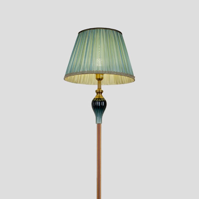 Ziventa gulvlampe | Elegant atmosfære | Slankt design | Høj kvalitet | Stabil base | Moderne og klassisk indretning | Funktionel belysning | Tidløst