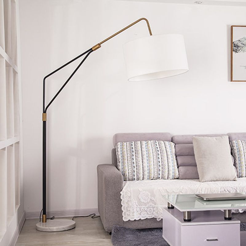 Soventina | Stilren gulvlampe | Modernistisk design | Effektiv belysning | Stabil base | Materialer af høj kvalitet | Elegant look til stue,