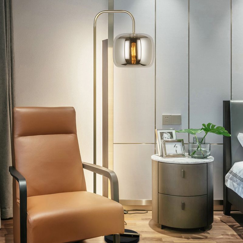 Tarvienne | Moderne gulvlampe | Stilrent design | Effektiv belysning | Holdbar konstruktion | Ideel til stue og