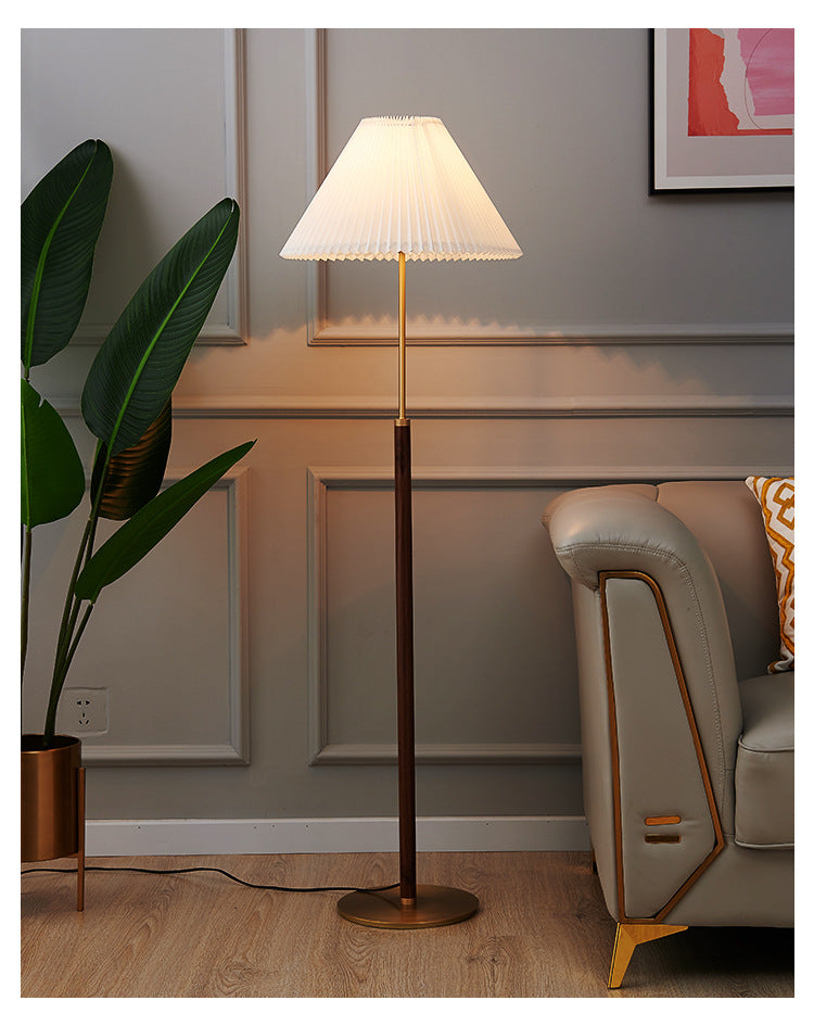 Sornelo | Elegant Høj Stående Lampe | Minimalistisk Design | Til Stue, Soveværelse, Kontor | Moderne Stil | Holdbar Kvalitet