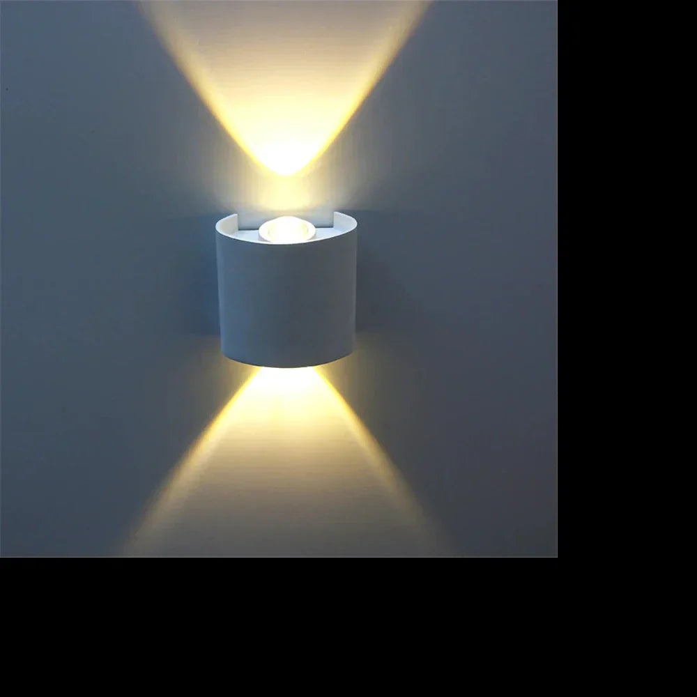 AquaGuard | IP65-certificeret LED Udendørs Belysning | Holdbar og Vandtæt Armatur i