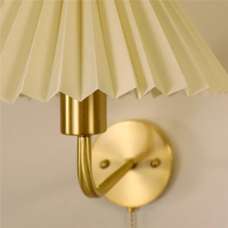 OrigamiGlow | Japansk inspireret væglampe | Moderne design | Origami lampeskærm | Legende lysspil | Stilfuldt interiør | Papir og metal | LED