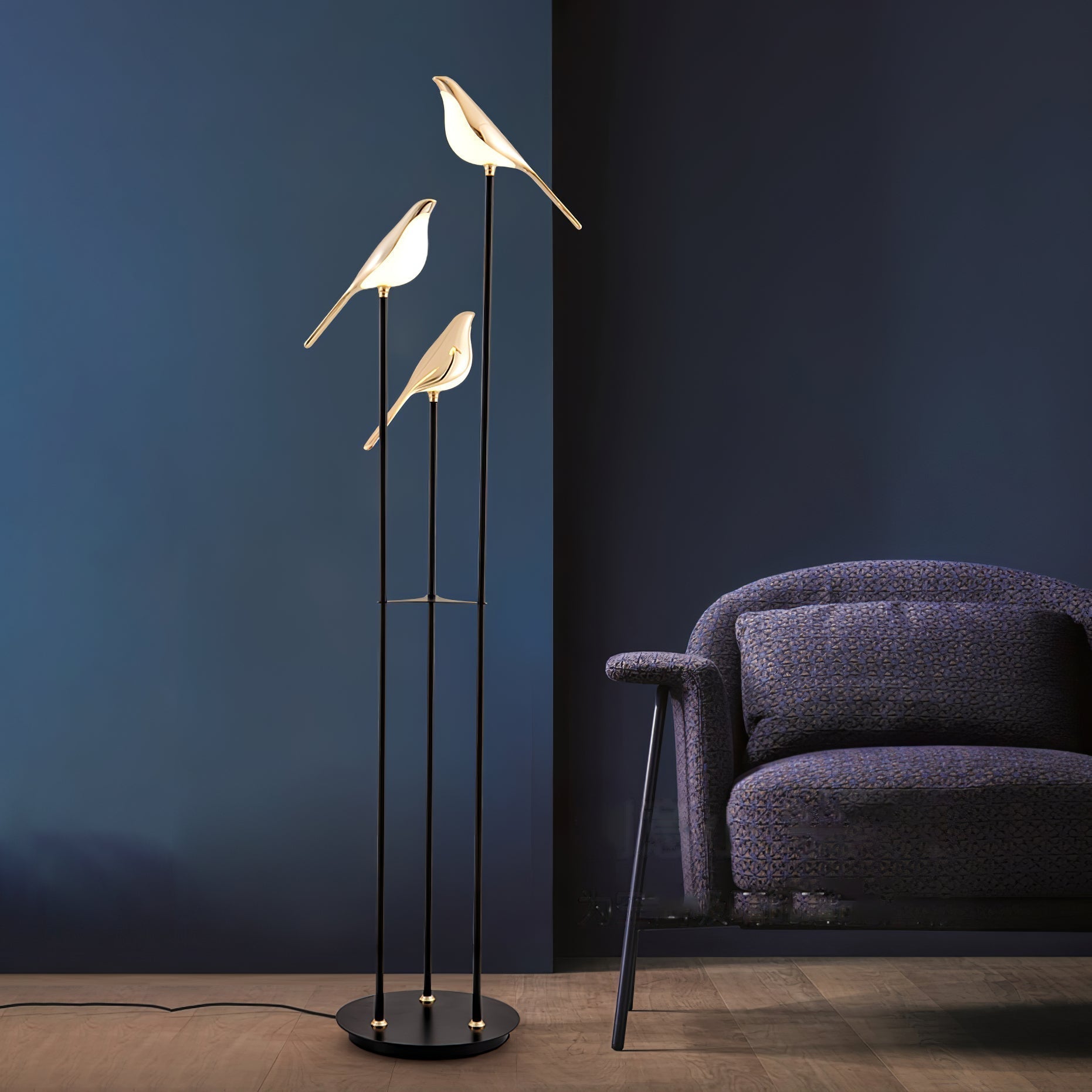Misterlamp Magpie Perch Kollektion | Gulvlampe | Integreret LED | Minimalistisk design | Sort stativ | Naturinspireret fugleformet pære | Højde 152cm
