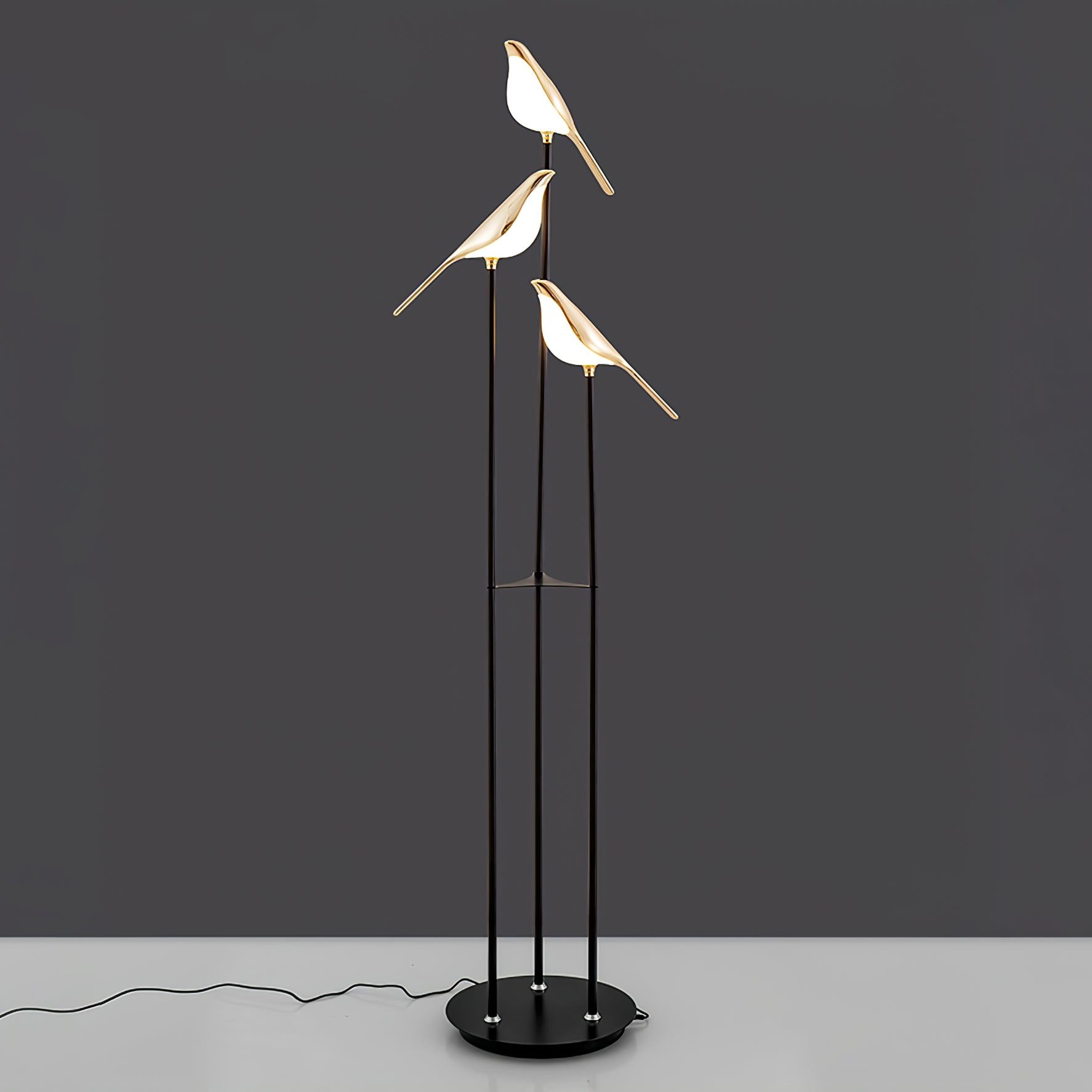 Misterlamp Magpie Perch Kollektion | Gulvlampe | Integreret LED | Minimalistisk design | Sort stativ | Naturinspireret fugleformet pære | Højde 152cm