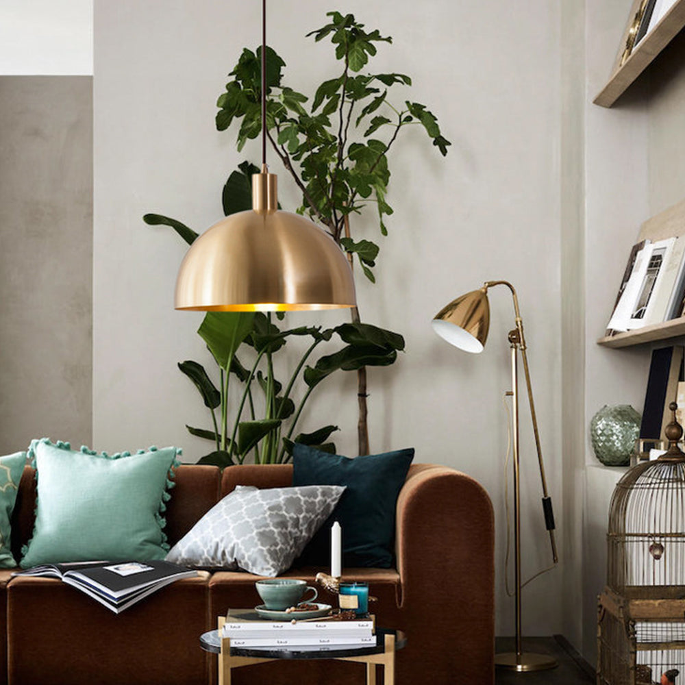 Vintage inspireret messing loftlampe | Kuppelformet design | Mid-Century moderne stil | Justerbar kabellængde 150 cm | E26/E27 fatning | Guld finish