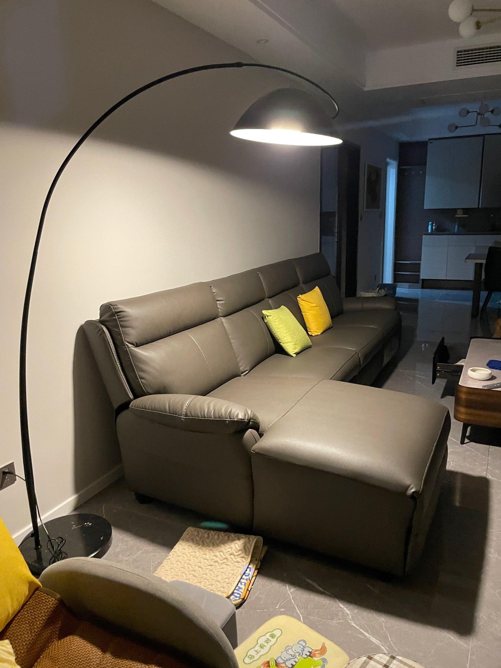 Skandinavisk Gulvlampe | Fleksibel Roterende Skygge | Slank Metal Design | LED/Edison Kompatibel | UL, ETL, CE Certificeret | Justerbar Arm | Ideel