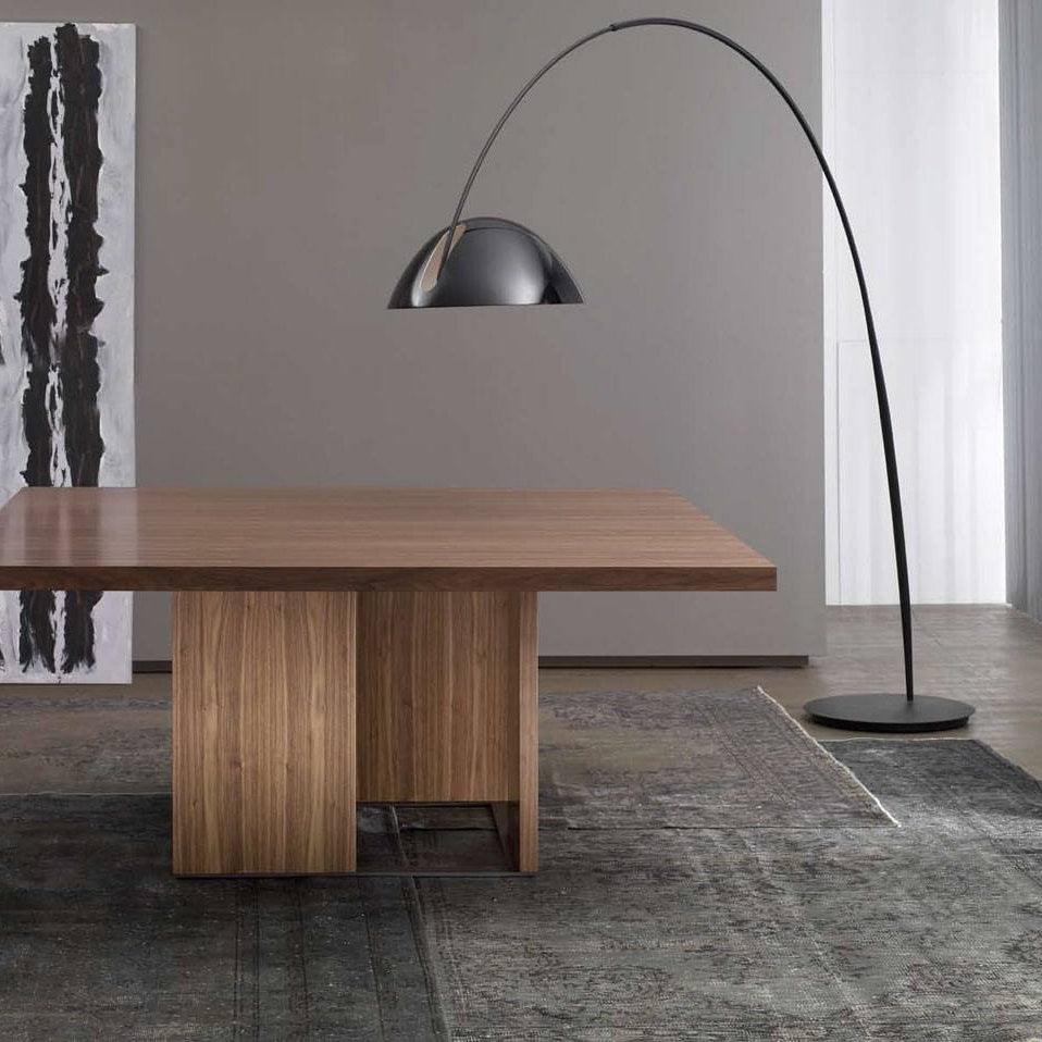 Skandinavisk Gulvlampe | Fleksibel Roterende Skygge | Slank Metal Design | LED/Edison Kompatibel | UL, ETL, CE Certificeret | Justerbar Arm | Ideel