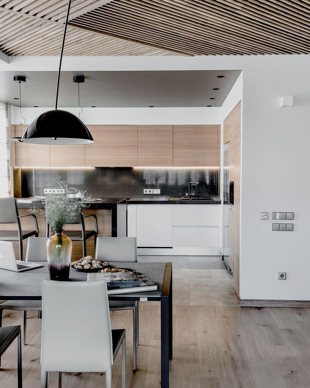 Skandinavisk Gulvlampe | Fleksibel Roterende Skygge | Slank Metal Design | LED/Edison Kompatibel | UL, ETL, CE Certificeret | Justerbar Arm | Ideel