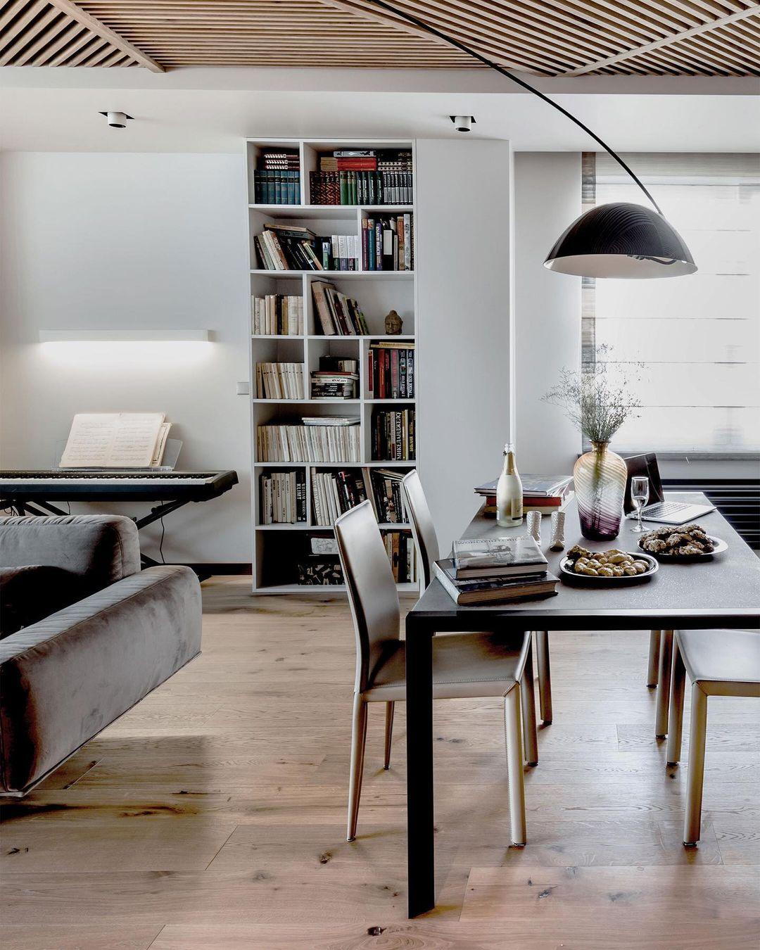 Skandinavisk Gulvlampe | Fleksibel Roterende Skygge | Slank Metal Design | LED/Edison Kompatibel | UL, ETL, CE Certificeret | Justerbar Arm | Ideel