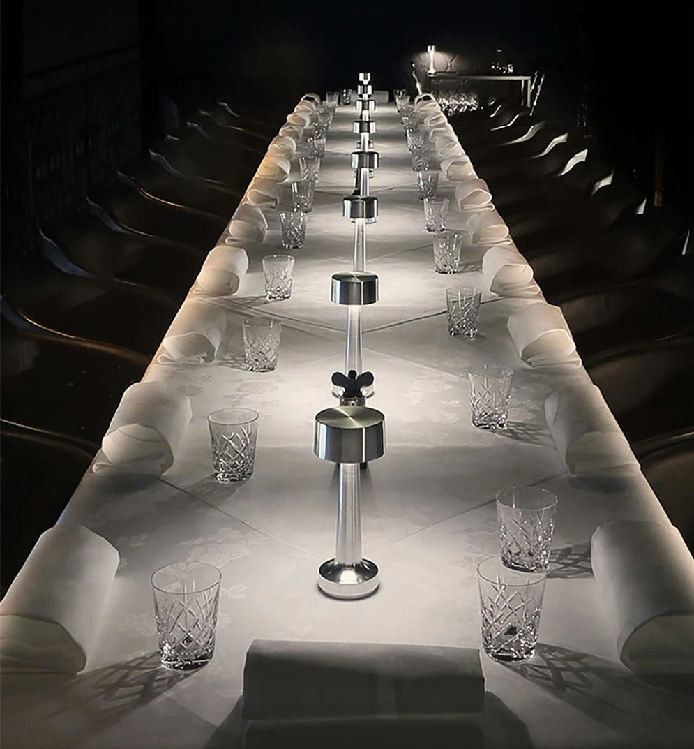 LED | Trådløs Bordlampe | Batteridrevet | Korrosionsbestandig Aluminiumslegering | Op til 25 Timers Lys | Skridsikker Base | Fås i Chrome, Gold og