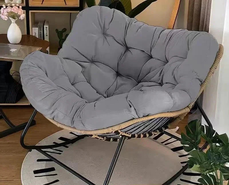 Rattan Stol | Ergonomisk Design | Høj Kvalitet | Perfekt til Lounge eller Terrasse | Holdbart og Stilfuldt Møbel i Stuen | Behagelig til Indendørs og