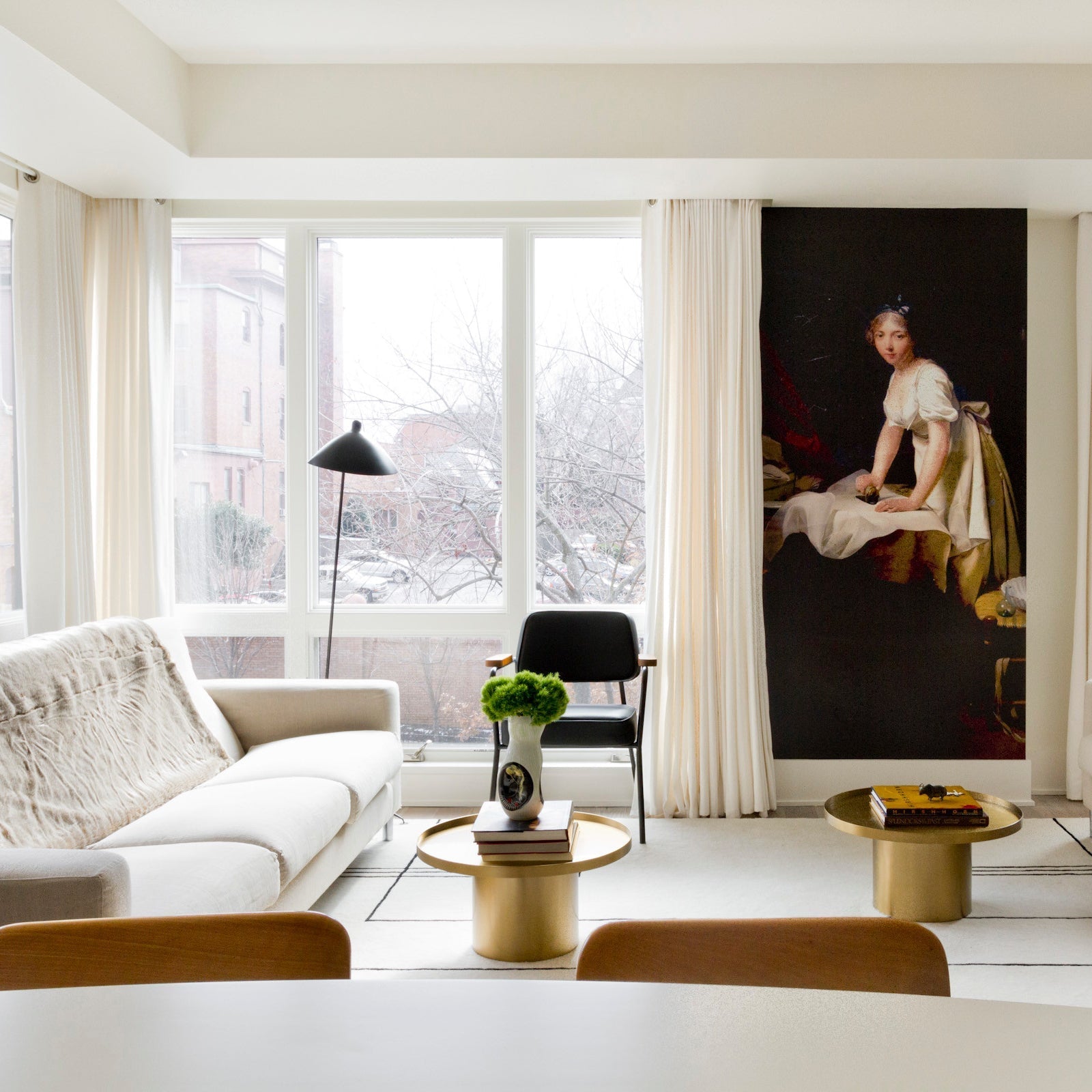 Serge Mouille | Tre-armet gulvlampe | Justerbare arme | Skulpturel og kinetisk design | Metal og messing materialer | LED- eller Edison-lampe