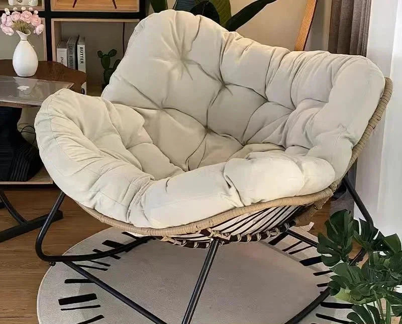 Rattan Stol | Ergonomisk Design | Høj Kvalitet | Perfekt til Lounge eller Terrasse | Holdbart og Stilfuldt Møbel i Stuen | Behagelig til Indendørs og