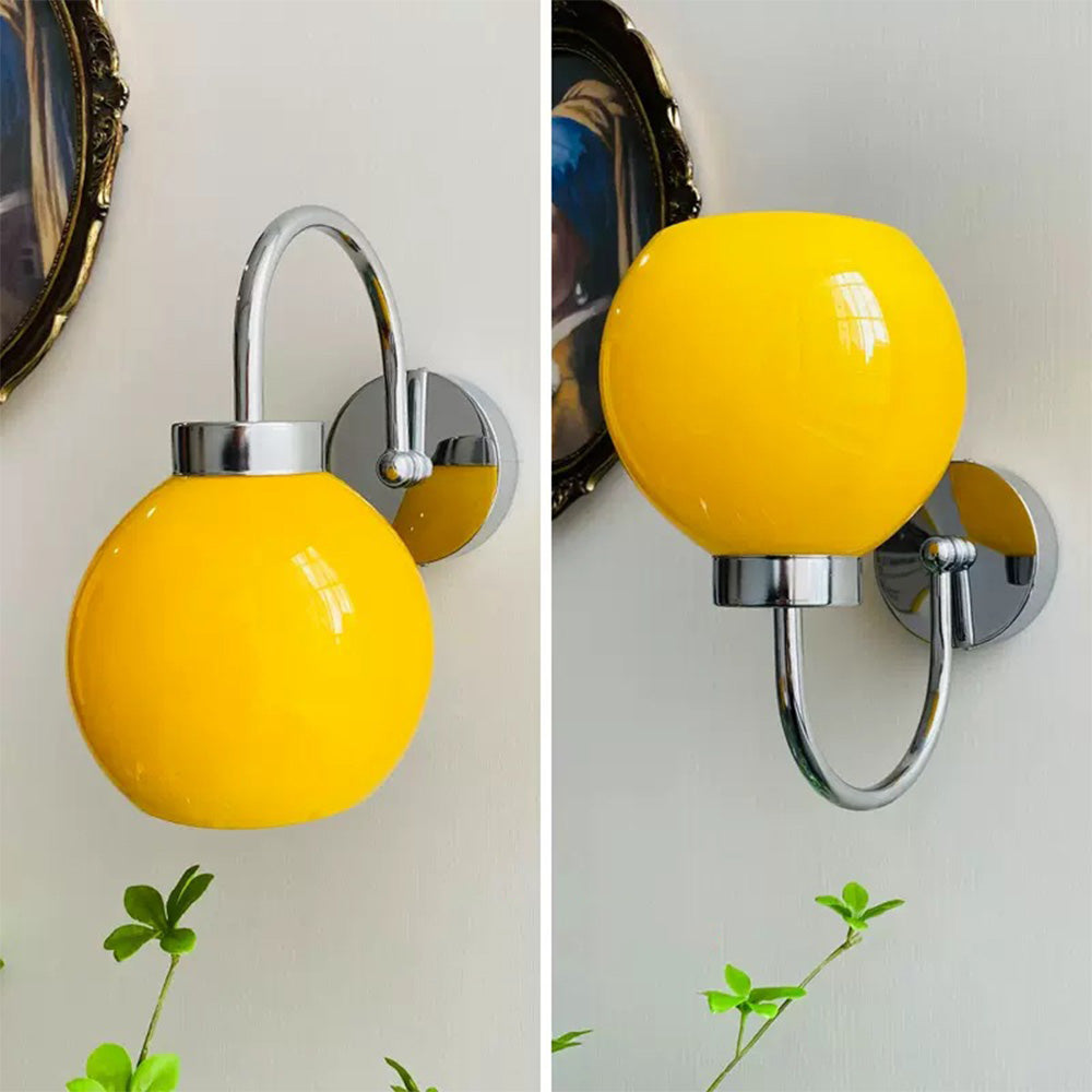 Bauhaus Inspireret Fransk Glas Lampe | Cremefarvet Væglampe | Jern og Glas Materiale | Elegant Belysning Til Hjemmet | Velegnet Til Stue,