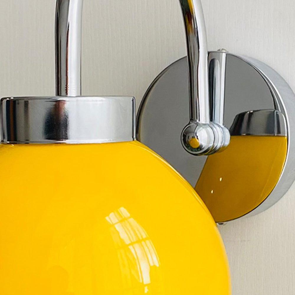 Bauhaus Inspireret Fransk Glas Lampe | Cremefarvet Væglampe | Jern og Glas Materiale | Elegant Belysning Til Hjemmet | Velegnet Til Stue,