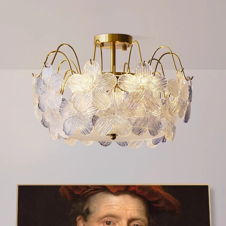 Blomstformet lysekrone i farvet glas | Tidløs elegance til stue og spisestue | Håndlavet detalje | Flere farvemuligheder | Dimensioner: Diameter