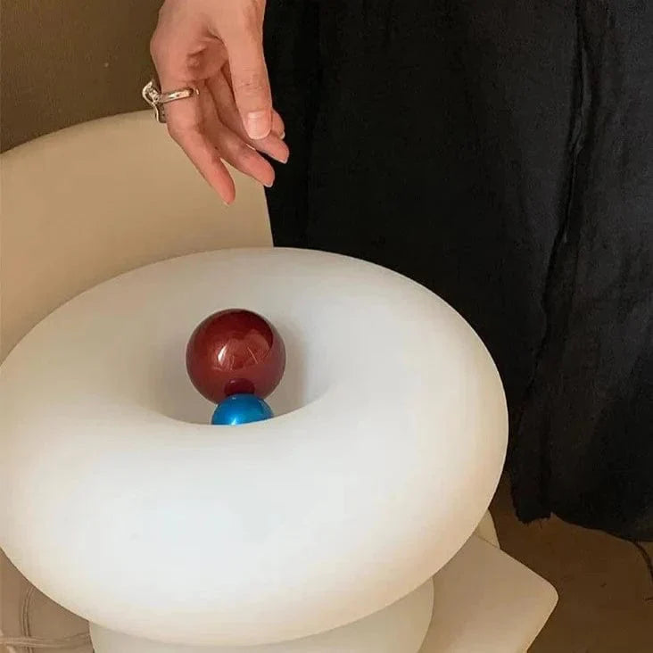 Svampet Maki Lampe | Hvid | LED Belysning | Unik Design | 25 cm x 35 cm | Plast & Metal | Netstrøm | Perfekt til Stue eller