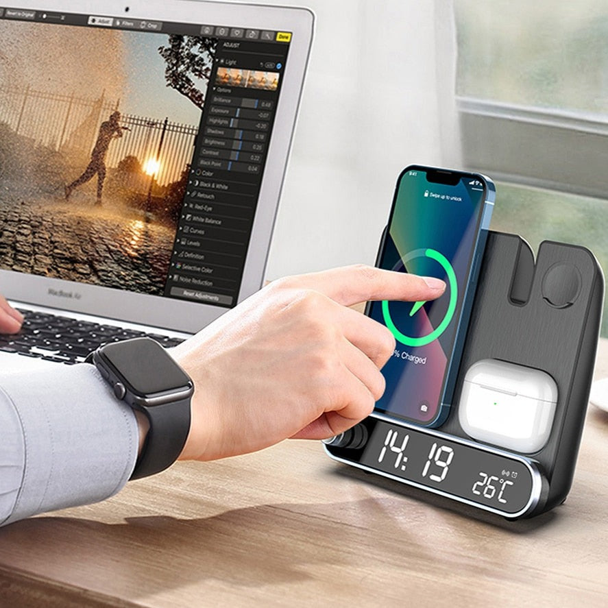 3-i-1 Trådløs Oplader | Vækkeur Funktion | Qi 15W Hurtigopladning | Kompatibel med iPhone 8-14, AirPods Pro, Apple Watch 2-7 | Kompakt Design til
