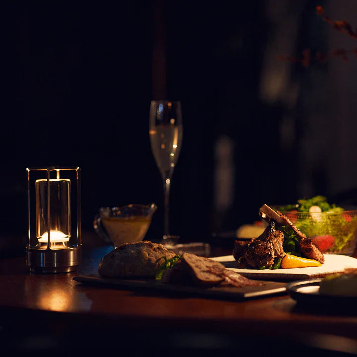 Minimalistisk LED Bordlampe | Lanterne med 3 Lysindstillinger og Berøringssensor | Genopladelig via USB | Stilfuld Lyskilde til