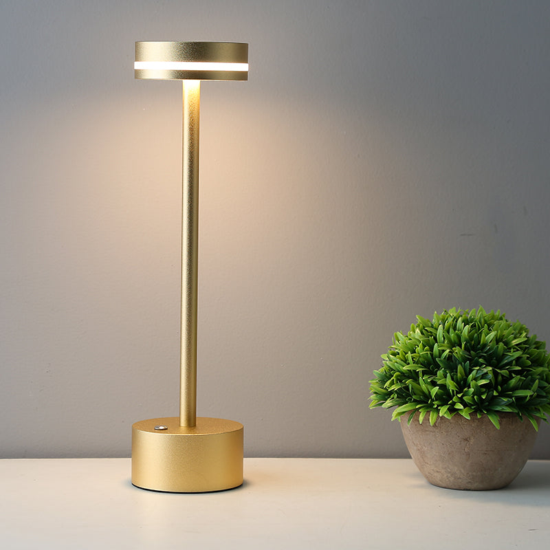 LuxeLight af Luminoir | Trådløs bordlampe i aluminium | Justerbar lysstyrke | Genopladeligt batteri | Elegant og funktionelt design | CE, CSA, FCC