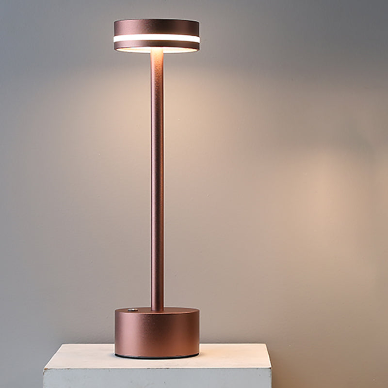 LuxeLight af Luminoir | Trådløs bordlampe i aluminium | Justerbar lysstyrke | Genopladeligt batteri | Elegant og funktionelt design | CE, CSA, FCC