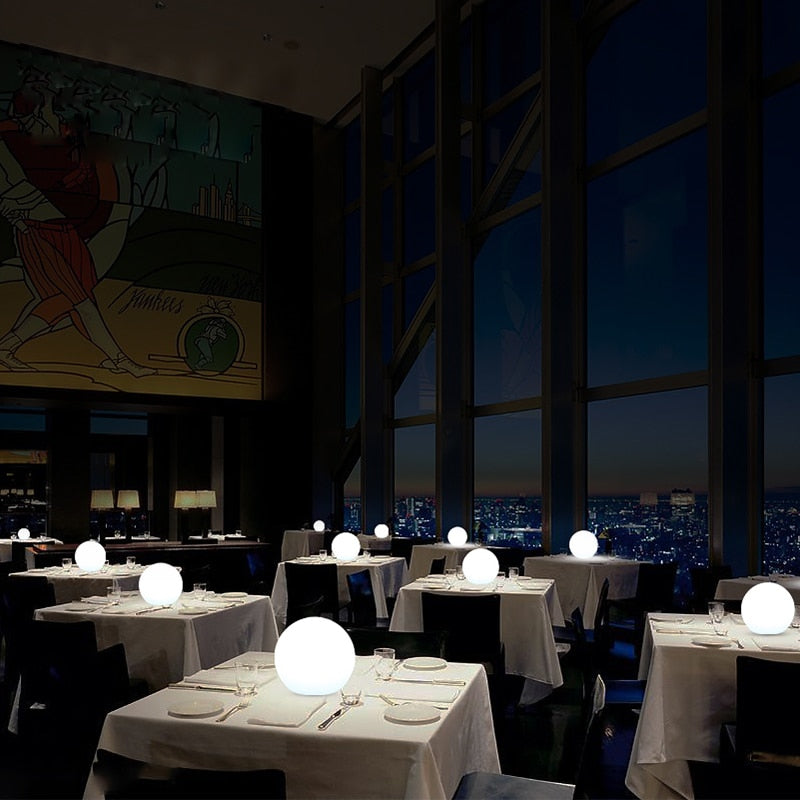 LumiGlow LED Lampe | Trådløs & Genopladelig | 16 Farver | Vandtæt PVC | Op til 10 Timer Brugstid | USB Opladning | Indendørs & Udendørs