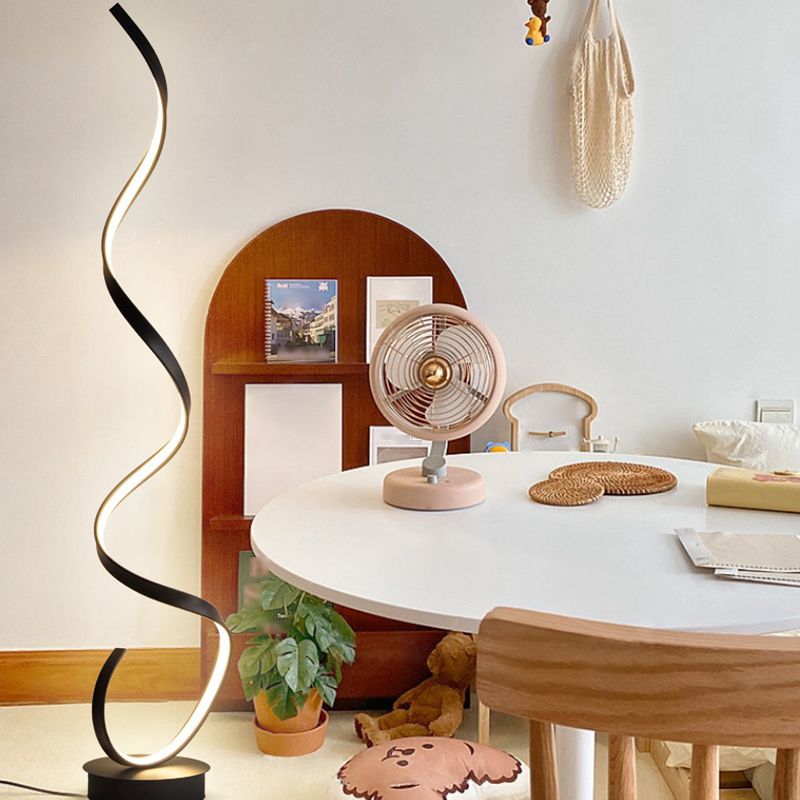 Modern spiralformet Alvencia lampe | Stilfuld belysning til stue, soveværelse og kontor | Energieffektiv designlampe | Holdbare materialer