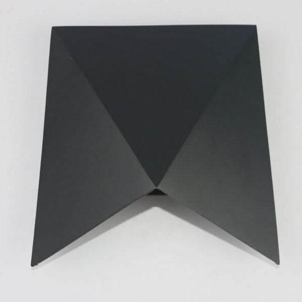 Origami LED væglampe | Moderne design | Sort-hvid | Aluminium | 1 lys | 6W | 600 lm | Indbygget LED | Let installation | Velegnet til stue,