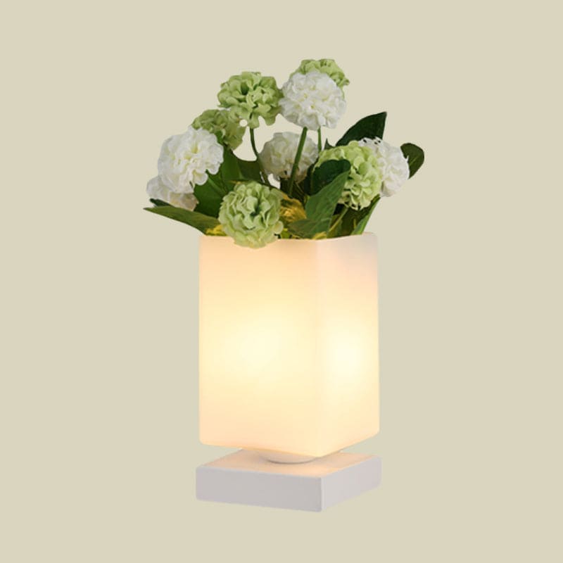Luna | Glaslampe | Art Deco | Blomsterdesign | Natlys | Hvid | 220V | Soveværelse | E26/E27 | LED/Glødepære | Romantisk
